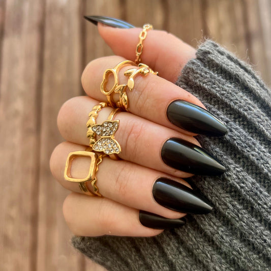 Press-On Nails – Black Stiletto 🖤✨